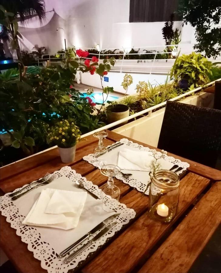 Le Juliette Dodu- Le Charme D'Un Monument Historique Hotel Сен Дьони Екстериор снимка